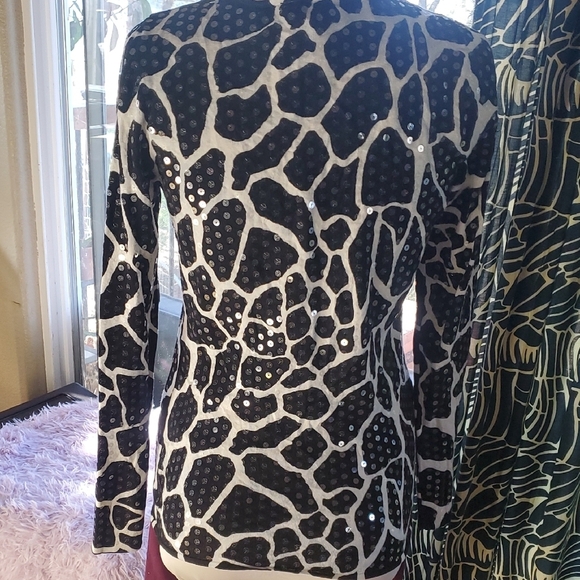 Chic Black and White Animal Print Top - Picture 4 of 7